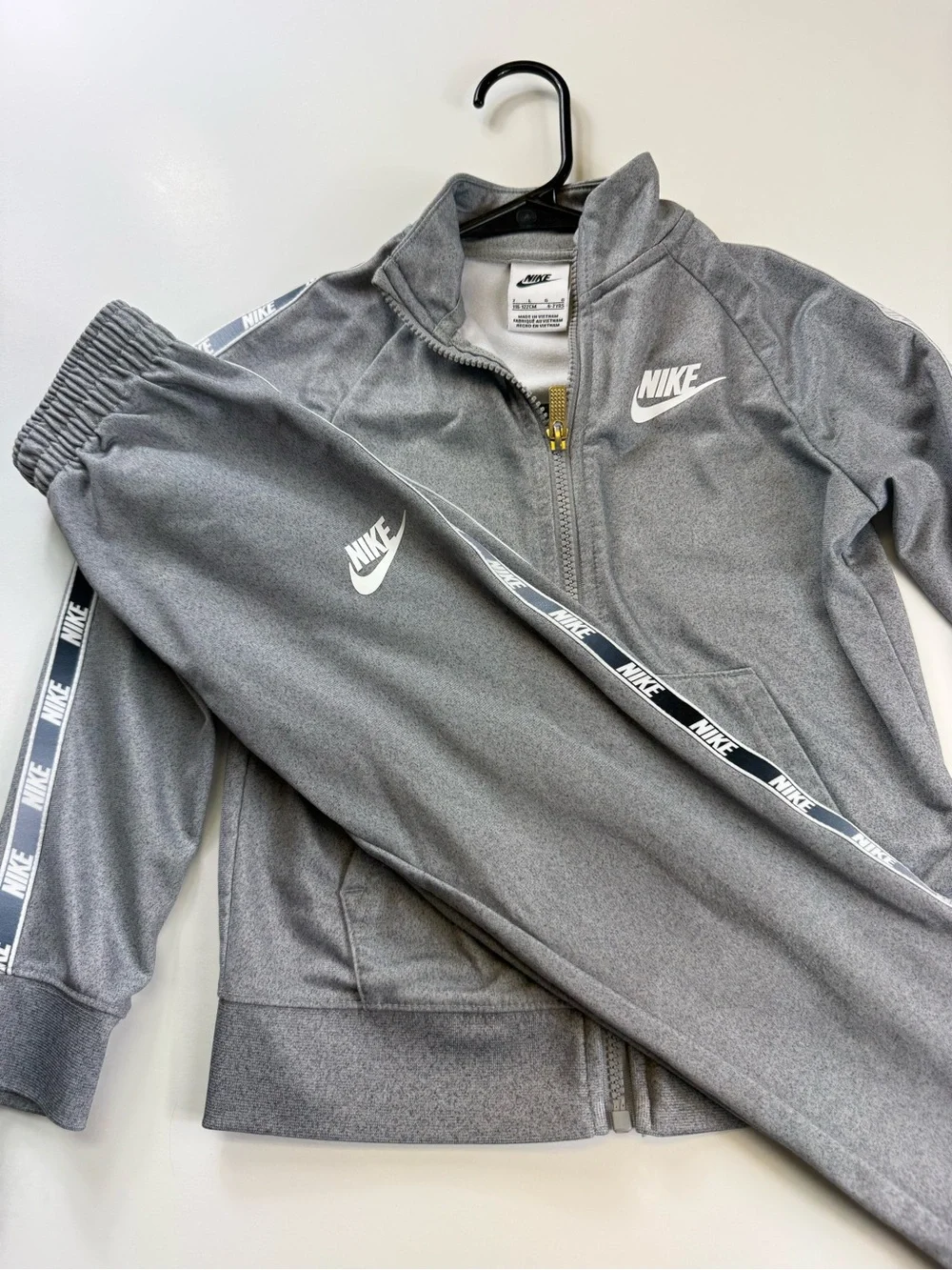 Nike boys 7 Heather Gray Performance Track Jacket with Logo